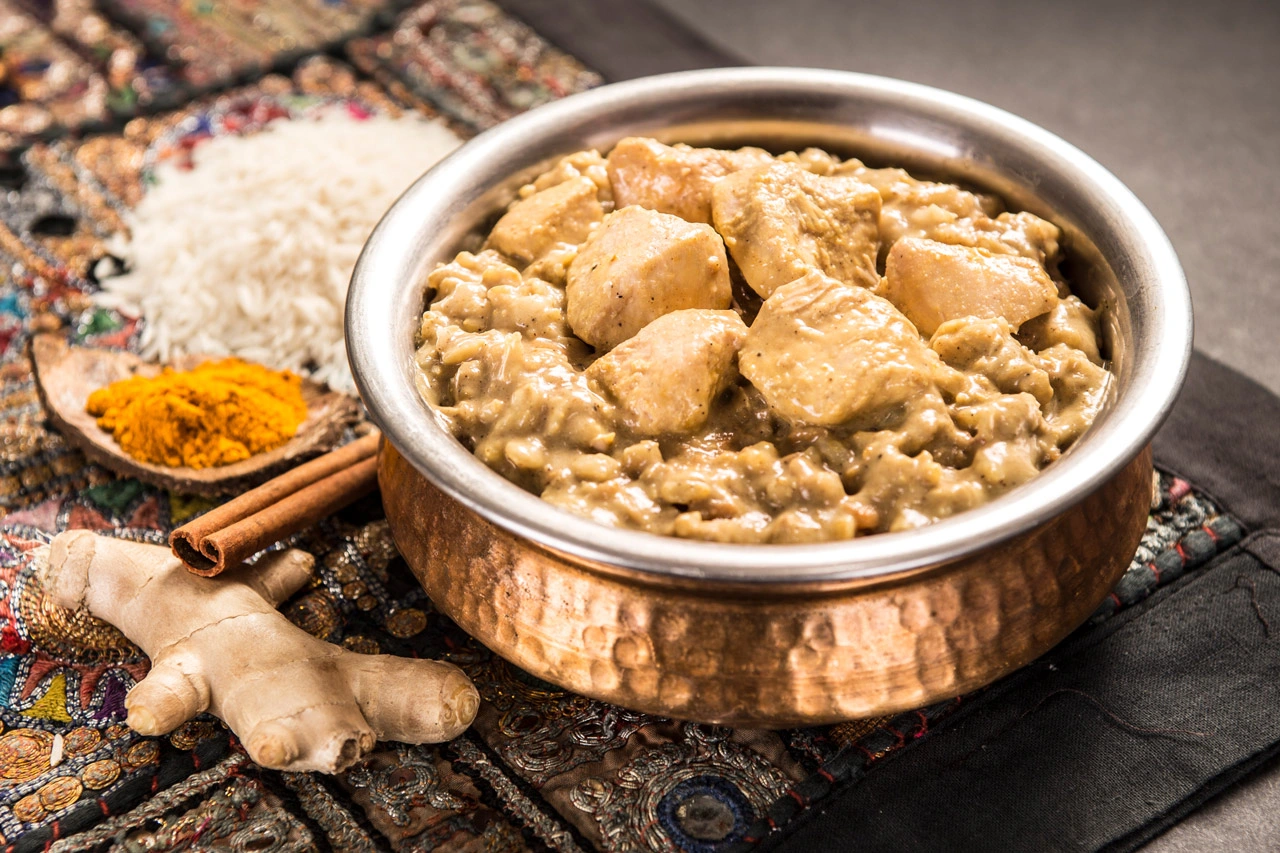 Adventure Menu Chicken Korma with rice — serveersuggestie