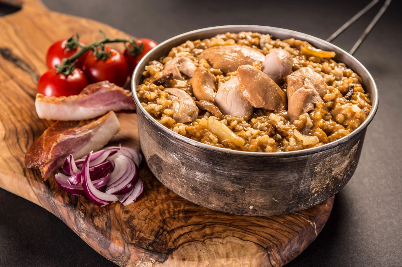 Adventure Menu Chicken in wild sauce and rice — serveersuggestie