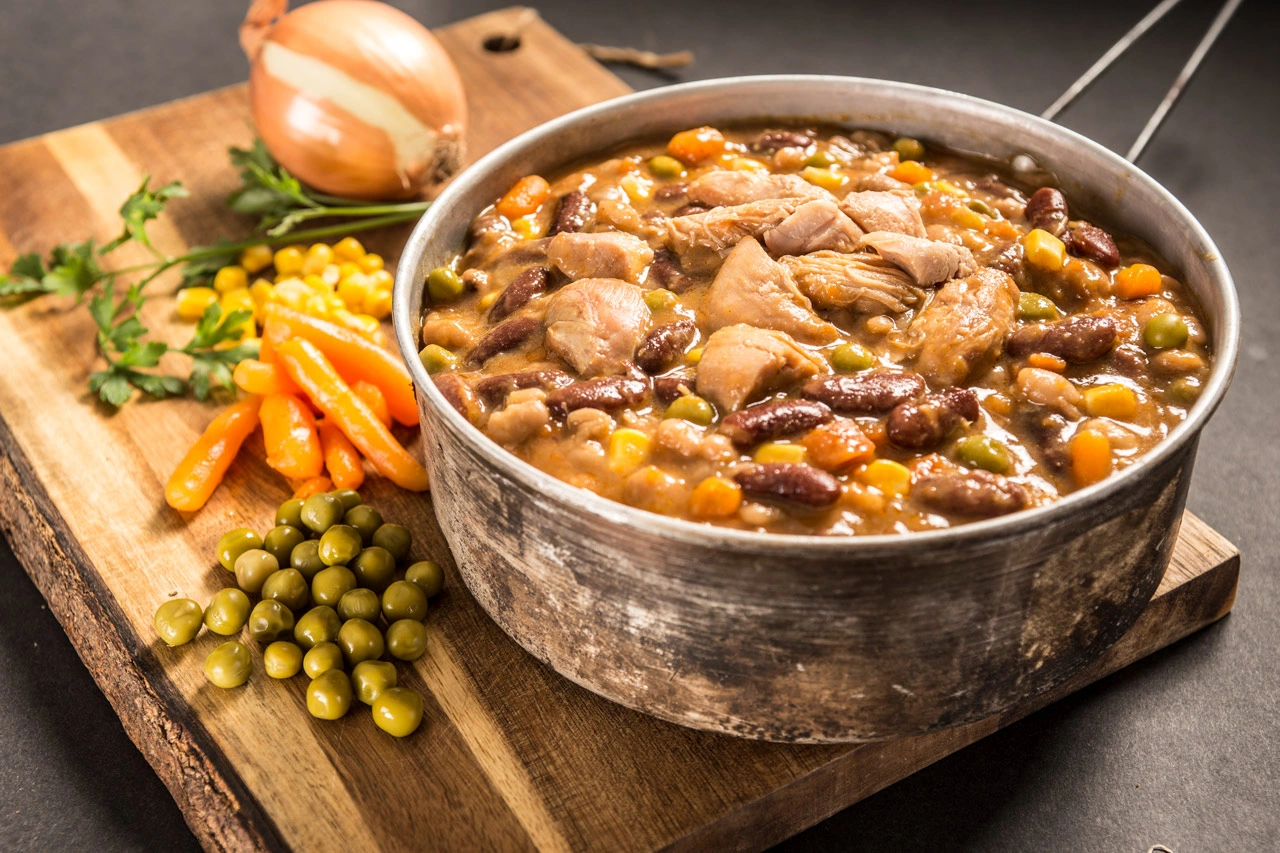 Adventure Menu Chicken with beans and vegetables — serveersuggestie