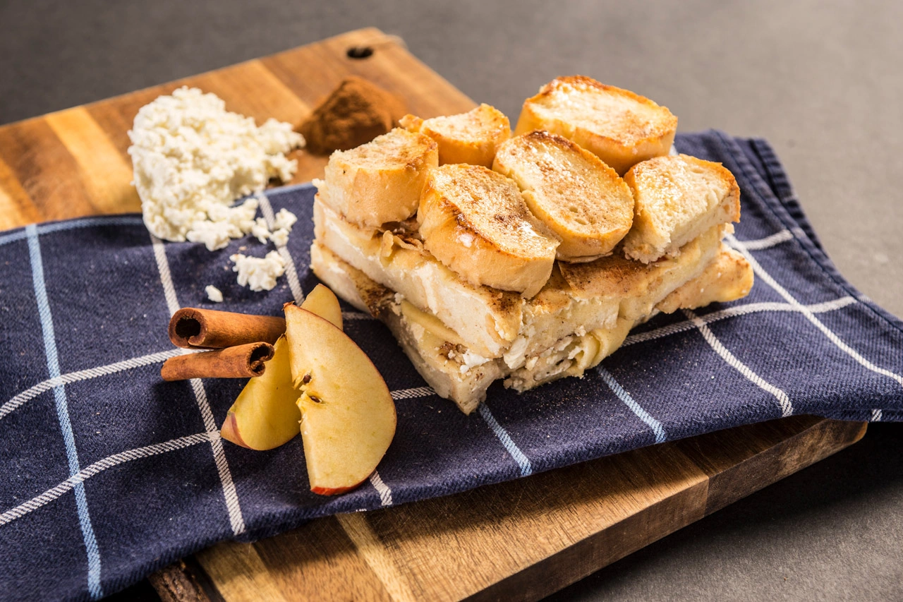 Adventure Menu Bread pudding with apples and cinnamon — serveersuggestie