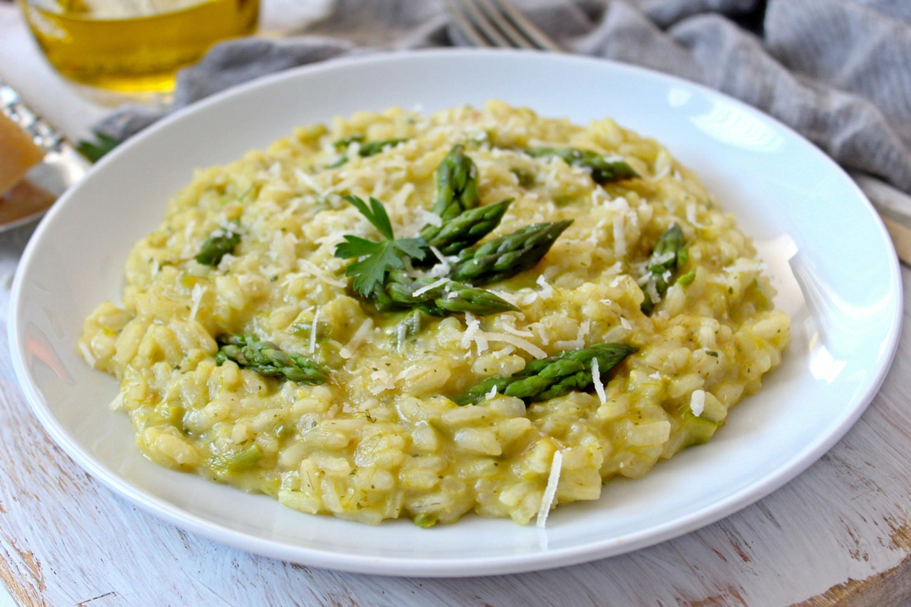 Adventure Menu Creamy risotto with asparagus and broccoli — serveersuggestie