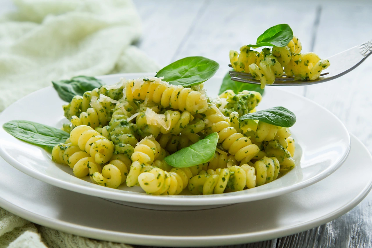 Adventure Menu Fusilli with spinach and walnuts — serveersuggestie