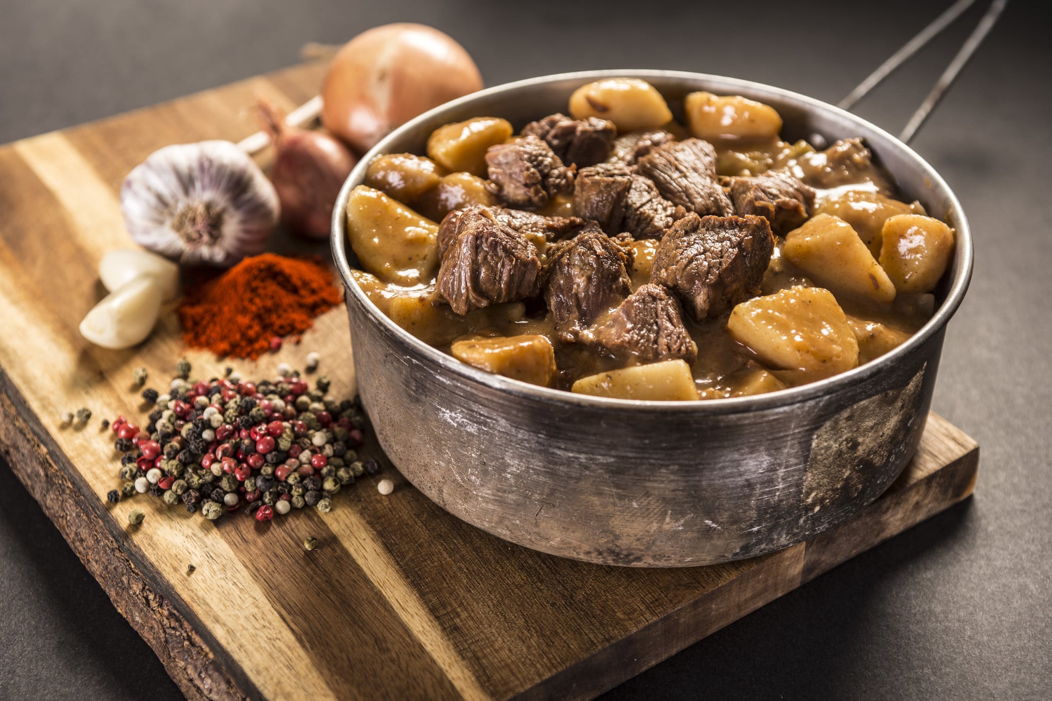 Beef goulash with boiled potatoes - Afbeelding 2