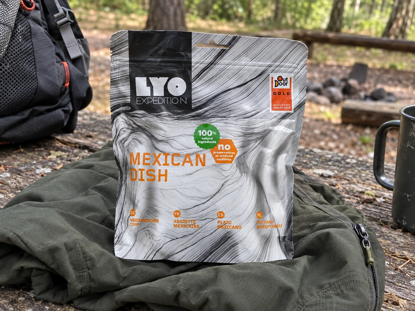 Lyo Food Mexican Dish tijdens een wandelpauze buiten