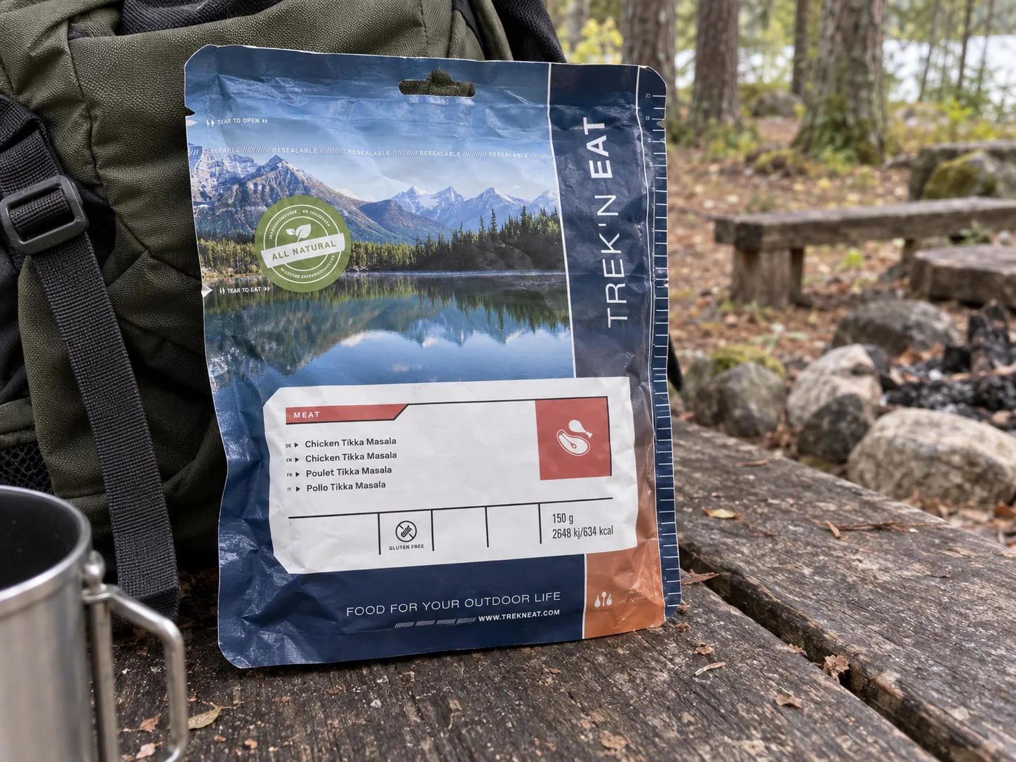 Trek 'n Eat Chicken Tikka Masala tijdens een wandelpauze buiten